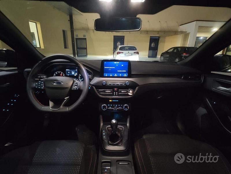 Usata Ford Focus ST-Line 125 CV (91 kW) 2023 Grigio Utilitaria