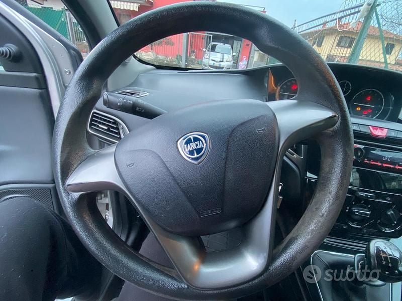 Usata Lancia Ypsilon 86 CV (63 kW) 2015 Grigio Utilitaria