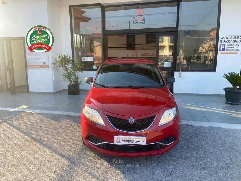 Usata Lancia Ypsilon Gold 69 CV (50 kW) 2015 Rosso Utilitaria