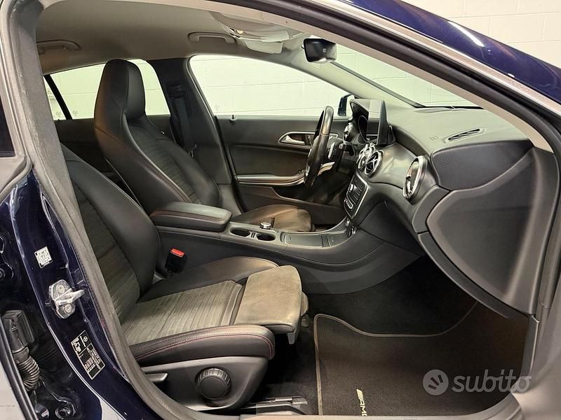 Usata Mercedes CLA200 Premium 136 CV (100 kW) 2018 Blu Station wagon