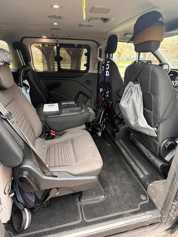 Usata Ford Tourneo Titanium 2021 Grigio