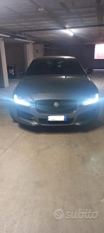 Usata Jaguar XE 180 CV (132 kW) 2019 Grigio Berlina