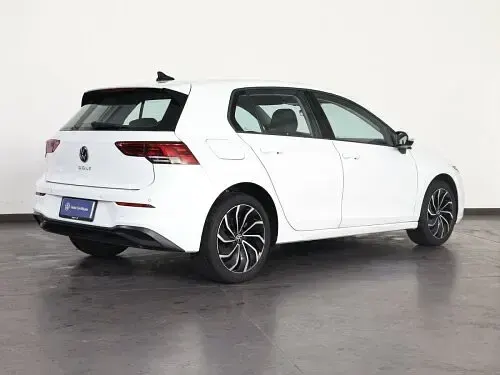 Usata VW Golf VIII Life 131 CV (96 kW) 2021 Deep black Berlina