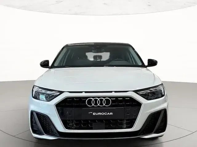 Nuova Audi A1 Sportback S-Line 116 CV (85 kW) 2026 2y bianco ghiacciaio metallizzato Utilitaria