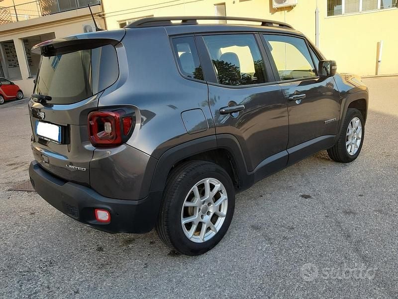 Usado Jeep Renegade Limited 140 CV (102 kW) 2019 Gris SUV