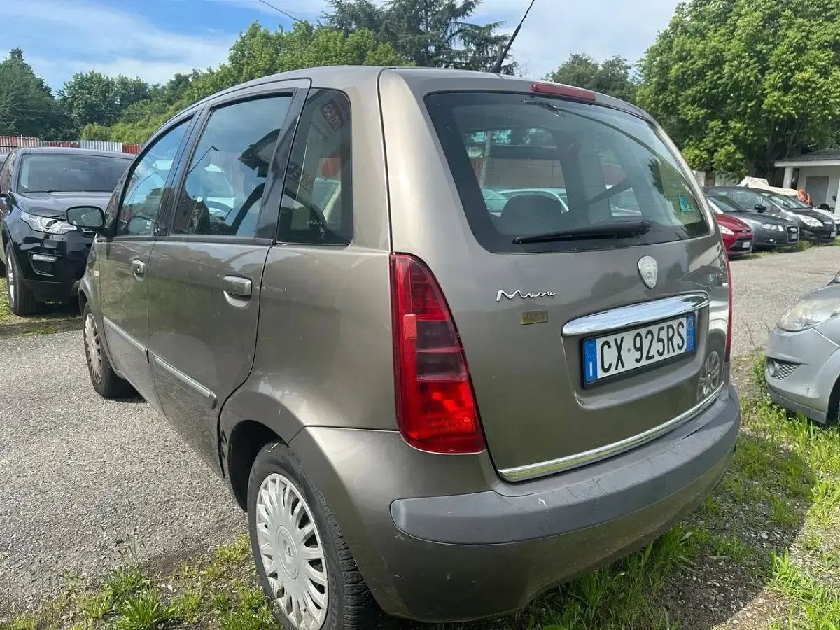 Usata Lancia Musa 95 CV (69 kW) 2006 Oro Monovolume