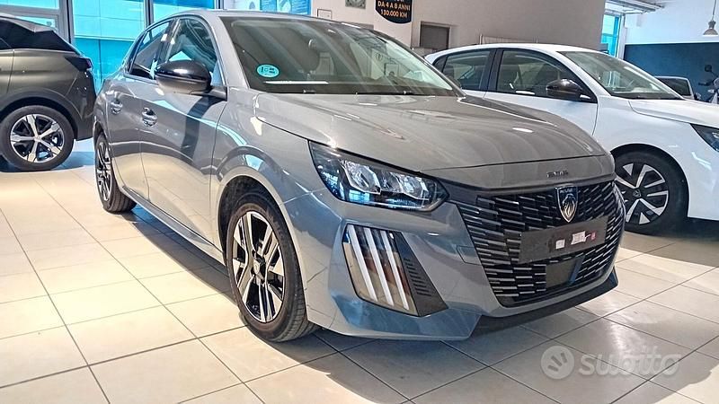 Usata Peugeot 208 Allure 100 CV (73 kW) 2024 Grigio Utilitaria