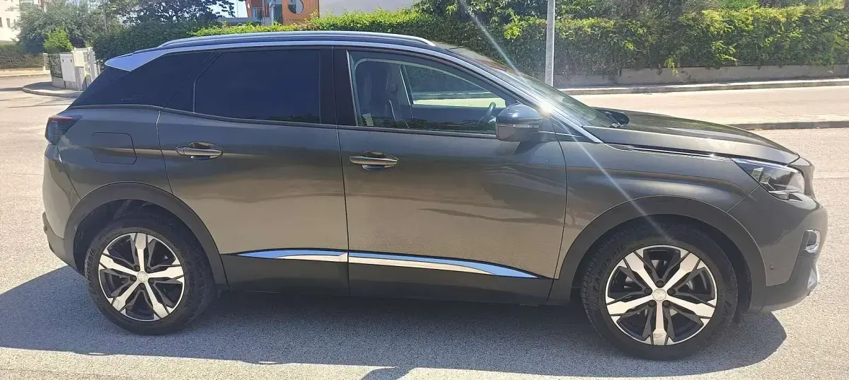 Usata Peugeot 3008 Allure 131 CV (96 kW) 2019 Verde SUV