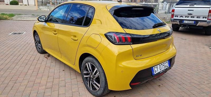 Usata Peugeot 208 Allure 101 CV (74 kW) 2021 Giallo Utilitaria