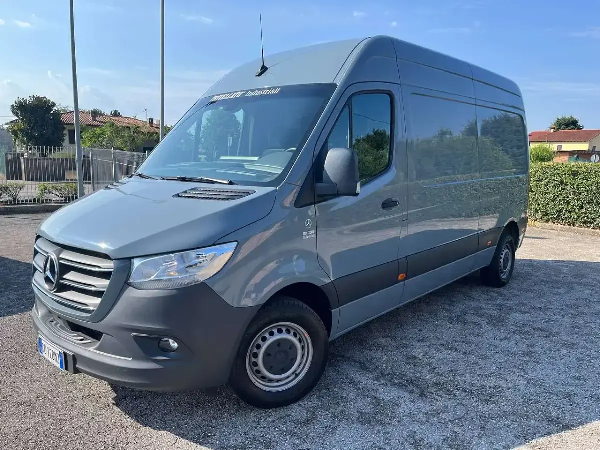 Usata Mercedes Sprinter 143 CV (105 kW) 2021 Grigio Furgone