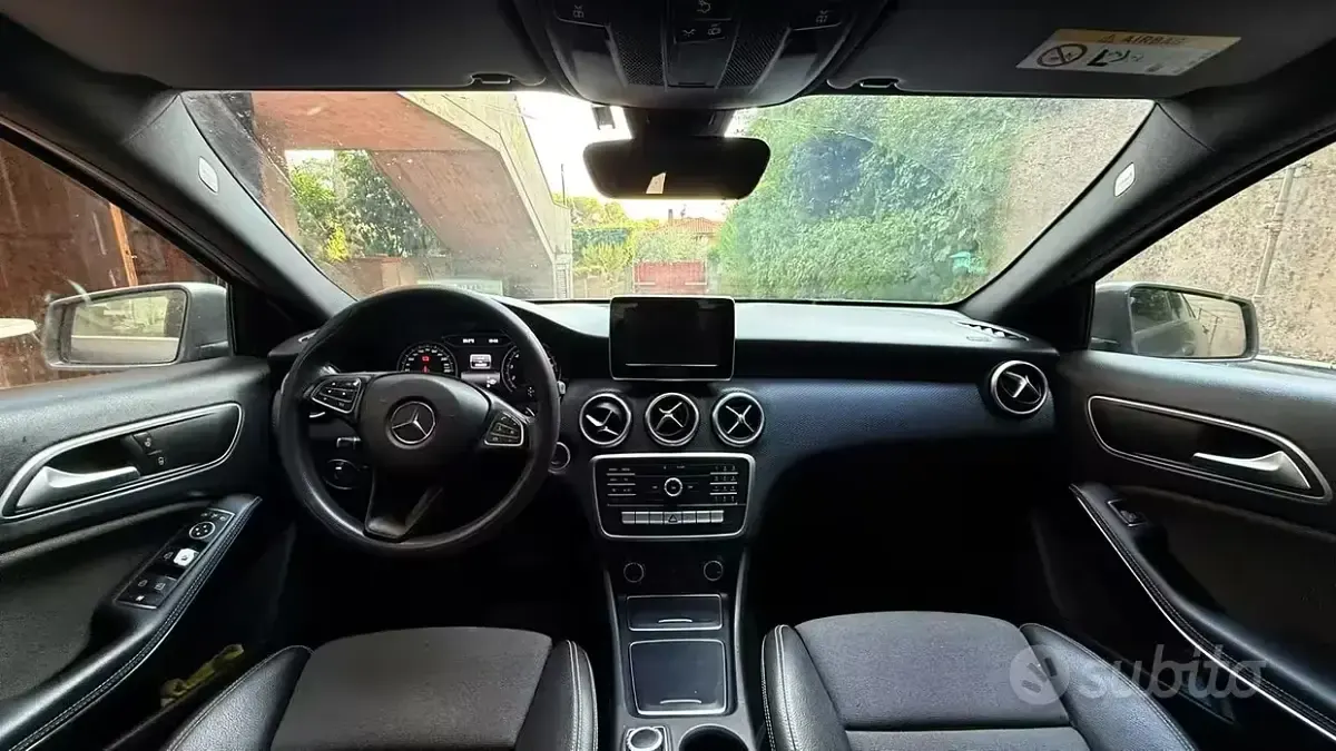 Usata Mercedes A160 Business 102 CV (75 kW) 2016 Grigio Utilitaria