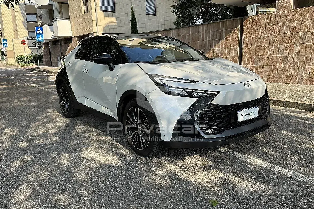 Usata Toyota C-HR Lounge 152 CV (111 kW) 2024 Bianco SUV
