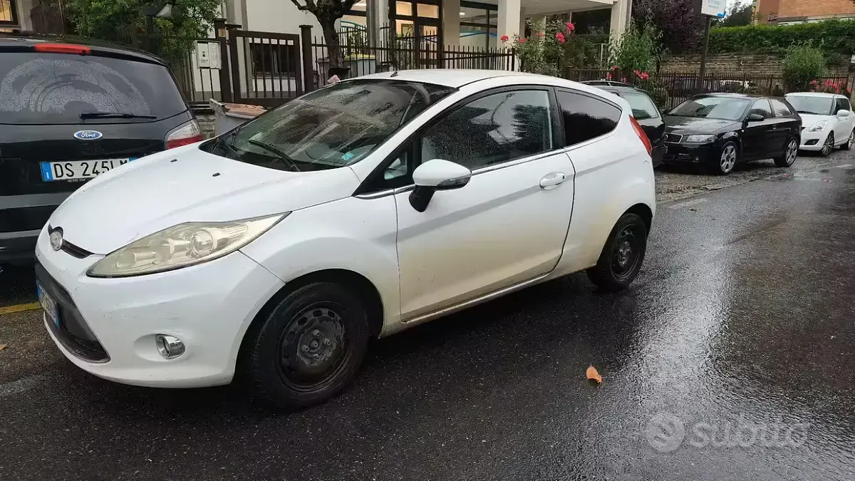 Usata Ford Fiesta 82 CV (60 kW) 2009 Berlina