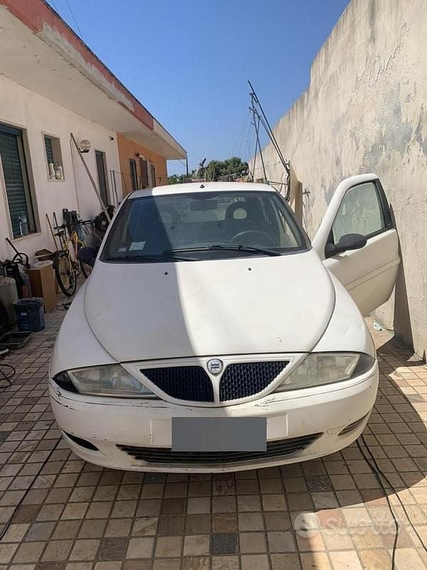 Usata Lancia Ypsilon 60 CV (44 kW) 2001 Utilitaria