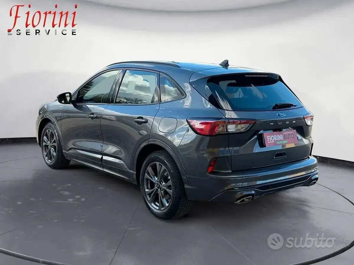 Usata Ford Kuga ST-Line 120 CV (88 kW) 2023 Grigio SUV