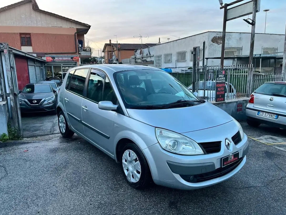 Usata Renault Scénic 106 CV (77 kW) 2006 Grigio Monovolume