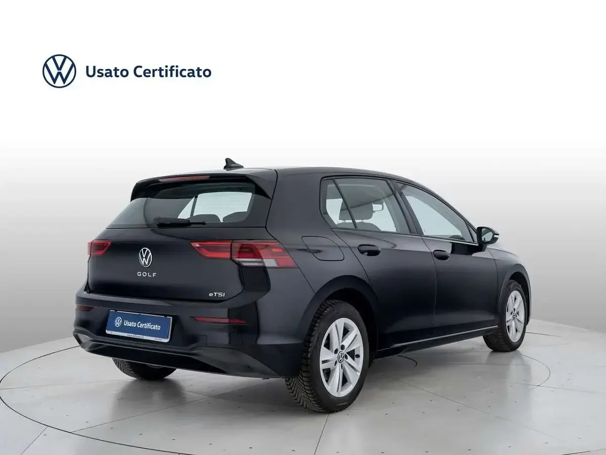 Usata VW Golf VIII Life 131 CV (96 kW) 2023 Nero Utilitaria