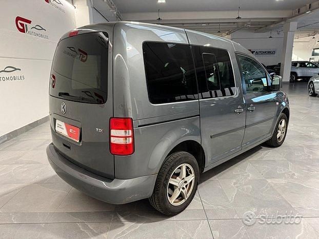Usata VW Caddy Trendline 102 CV (75 kW) 2010 Grigio Monovolume