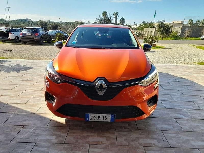 Usata Renault Clio V SE 67 CV (49 kW) 2023 Arancione Berlina