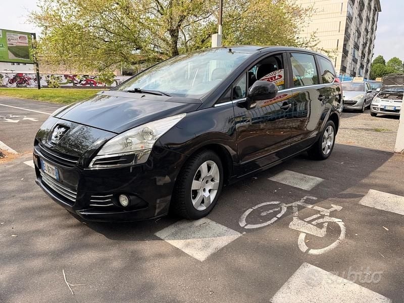 Usata Peugeot 5008 112 CV (82 kW) 2012 Nero Monovolume