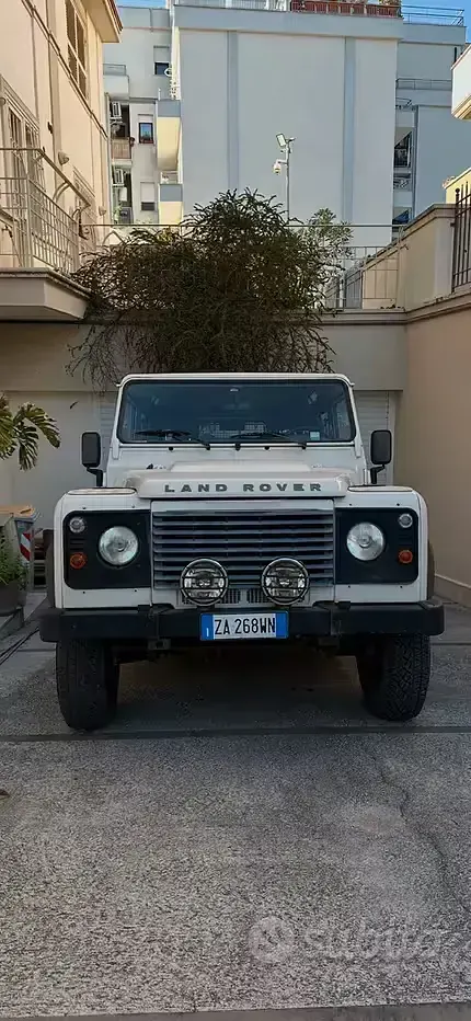 Usata Land Rover Defender 122 CV (89 kW) 2009 Bianco SUV