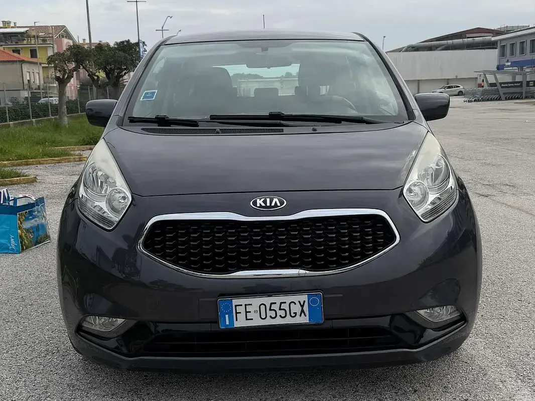 Usata Kia Venga 90 CV (66 kW) 2016 Grigio Utilitaria