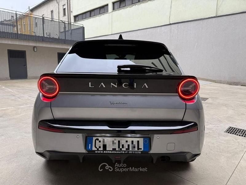 Usata Lancia Ypsilon 110 CV (80 kW) 2024 Grigio Utilitaria
