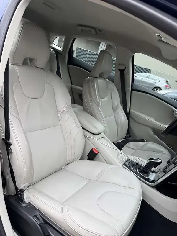 Usata Volvo V40 Ocean Race 120 CV (88 kW) 2015 Blu/azzurro Station wagon