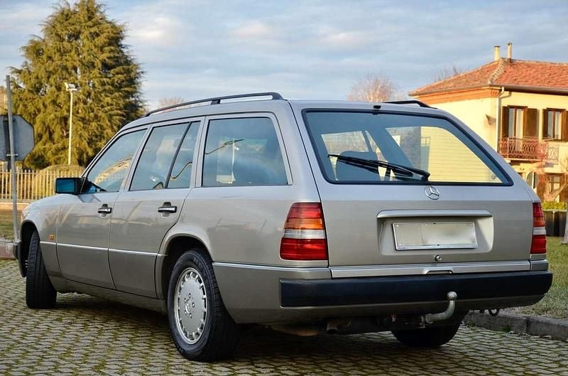 Usata Mercedes 200 122 CV (89 kW) 1991 Grigionero Station wagon