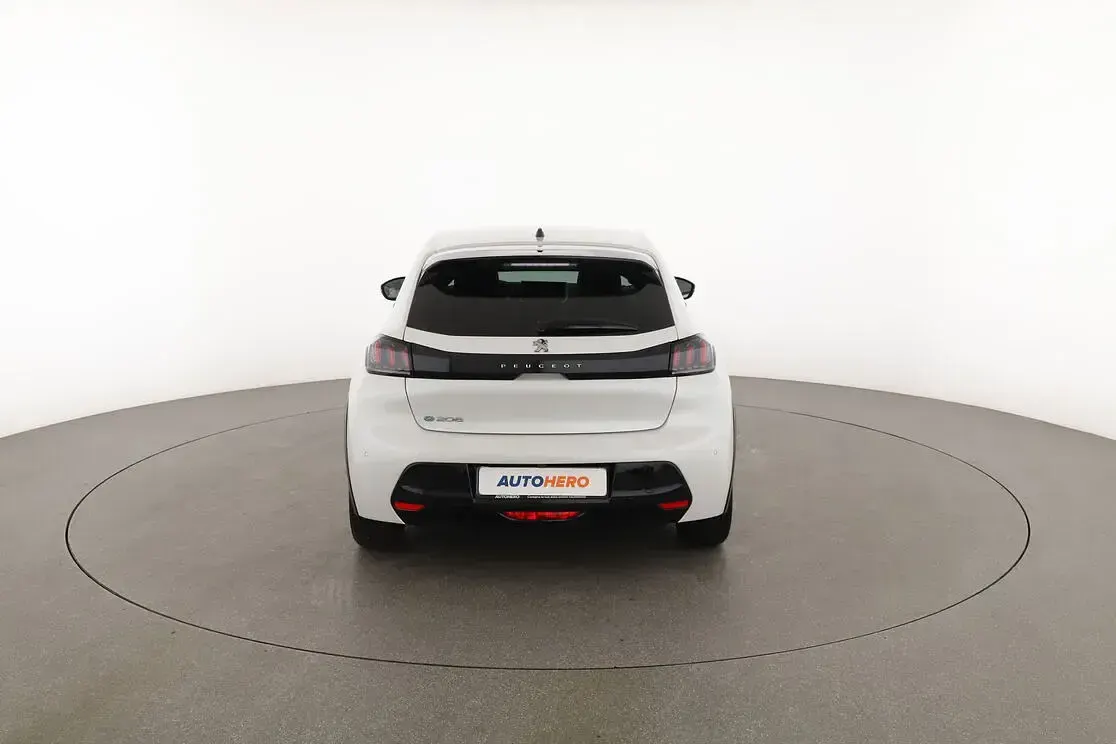 Käytetty Peugeot e-208 Active 100 kW (136 HP) 2020 Valkoinen Viistoperä