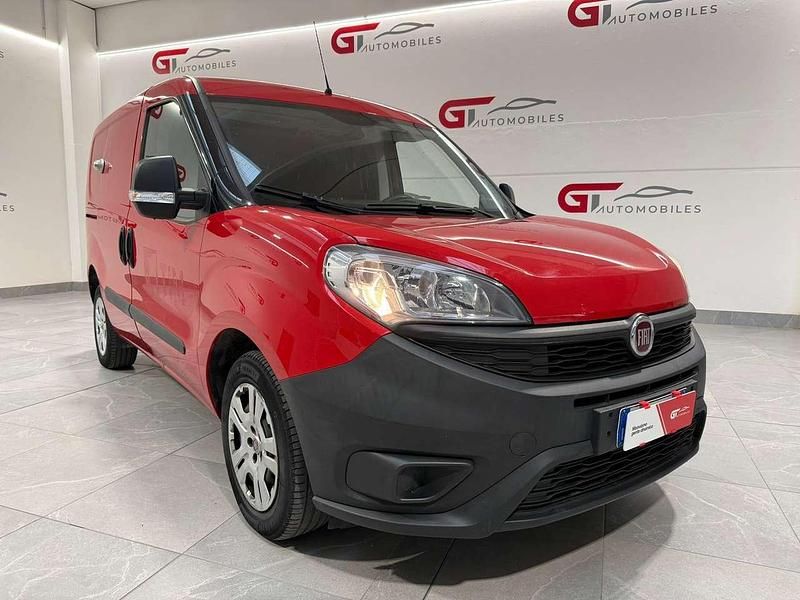 Usata Fiat Doblò 90 CV (66 kW) 2016 Rosso Monovolume