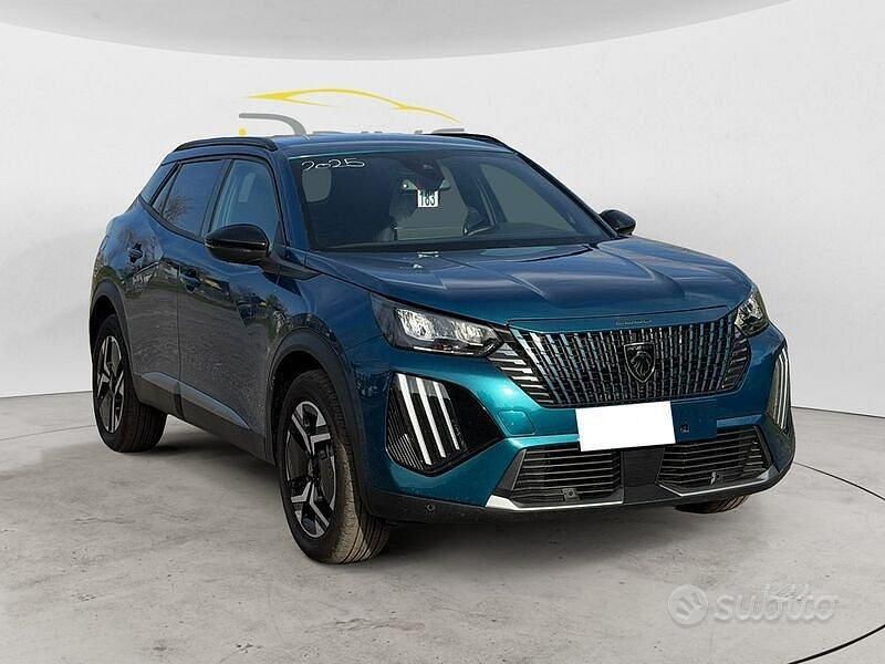 Usata Peugeot 2008 Allure 100 CV (73 kW) 2025 Verde SUV