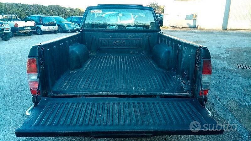 Usata Nissan Navara 133 CV (97 kW) 2002 Nero Pick-up