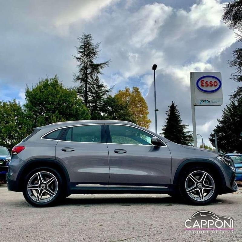 Usata Mercedes GLA220 AMG line 190 CV (139 kW) 2020 Grigio SUV