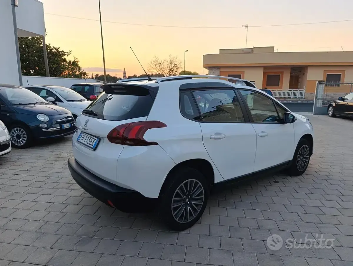 Usata Peugeot 2008 S 120 CV (88 kW) 2017 Bianco SUV