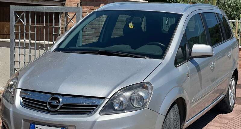 Grigio Usata 2010 Opel Zafira Edition Monovolume | 1800 € (Ottimo prezzo) - Immagine 1/3