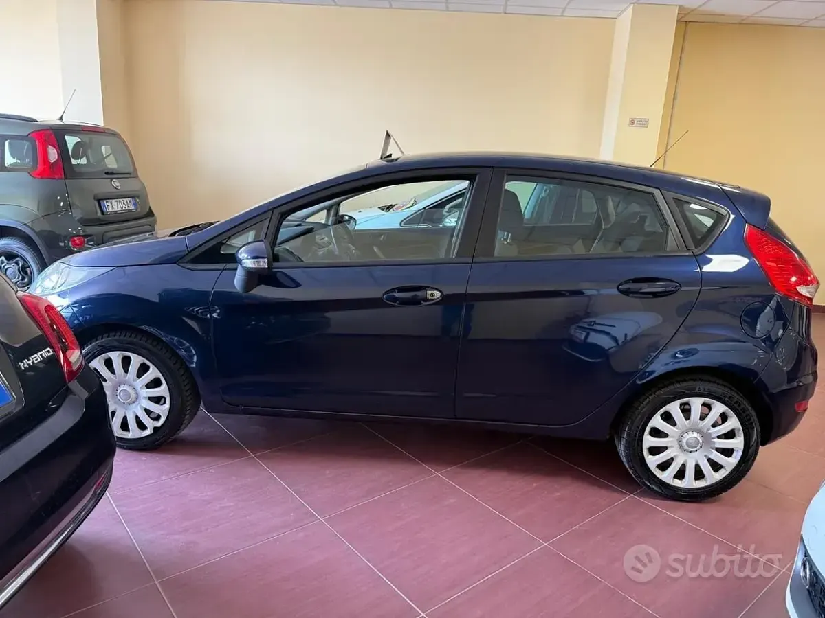 Usata Ford Fiesta 68 CV (50 kW) 2011 Blu Berlina