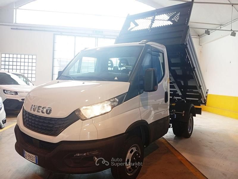 Bianco Usata 2021 Iveco Daily | 31.000 € (Molto cara) - Immagine 1/4