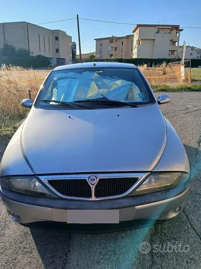 Usata Lancia Ypsilon 54 CV (39 kW) 1998 Grigio Utilitaria
