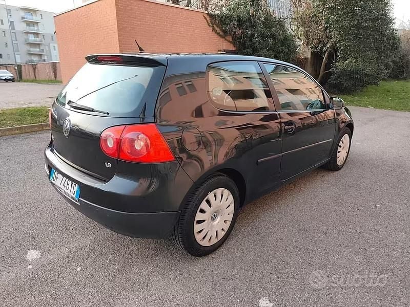 Usata VW Golf V 101 CV (74 kW) 2007 Nero Berlina