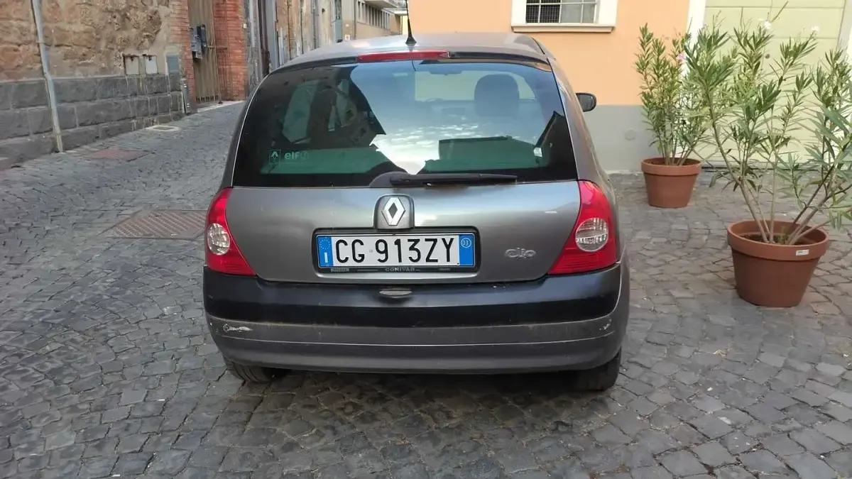 Usata Renault Clio II Authentique 58 CV (42 kW) 2003 Berlina
