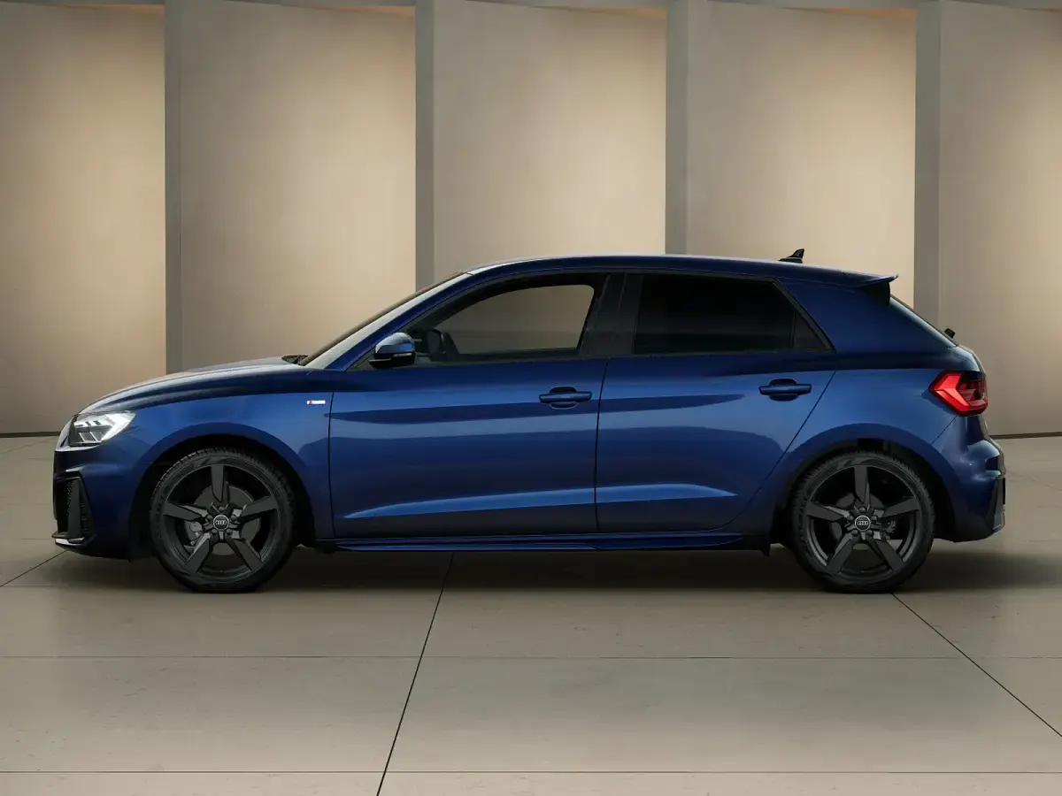 Nuova Audi A1 Sportback S-Line 116 CV (85 kW) 2026 Blu navarra metallizzato Utilitaria