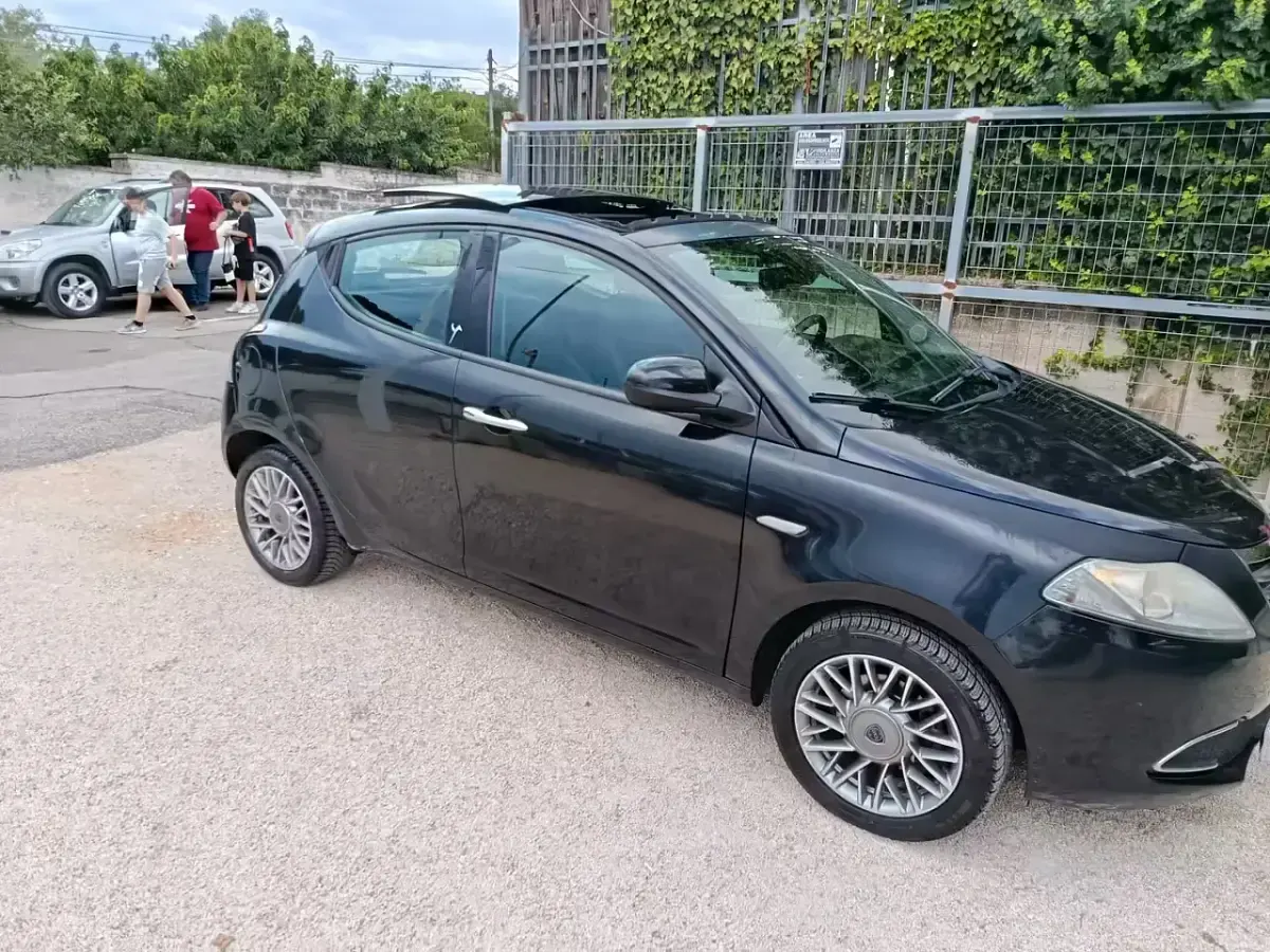 Usata Lancia Ypsilon S 95 CV (69 kW) 2012 Nero Utilitaria