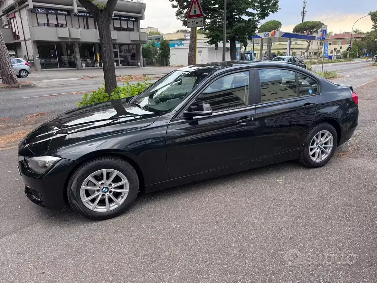 Usata BMW 318 M Sport 143 CV (105 kW) 2015 Nero Berlina