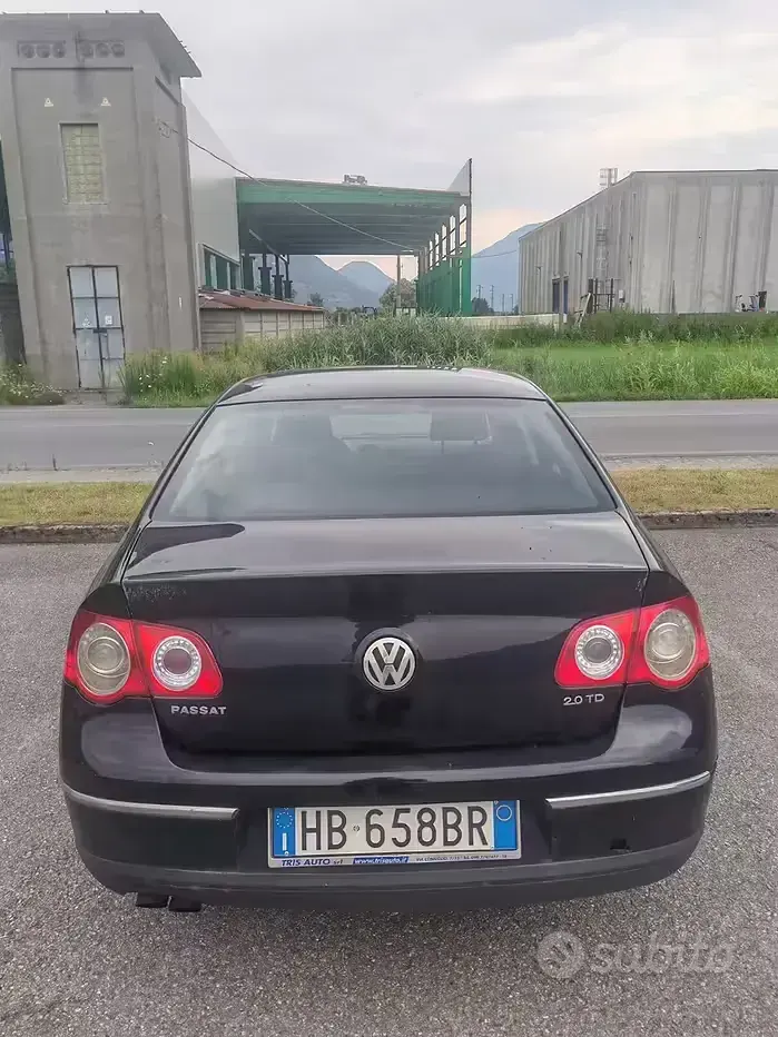Usata VW Passat 140 CV (102 kW) 2005 Nero Berlina
