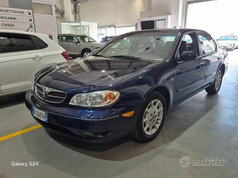 Usata Nissan Maxima 140 CV (102 kW) 2000 Blu Berlina