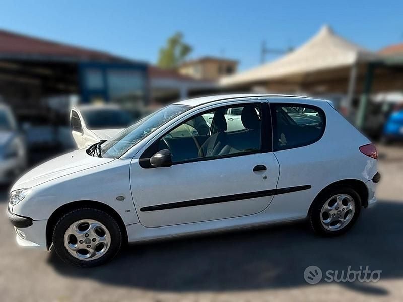 Usata Peugeot 206 75 CV (55 kW) 2001 Bianco Berlina