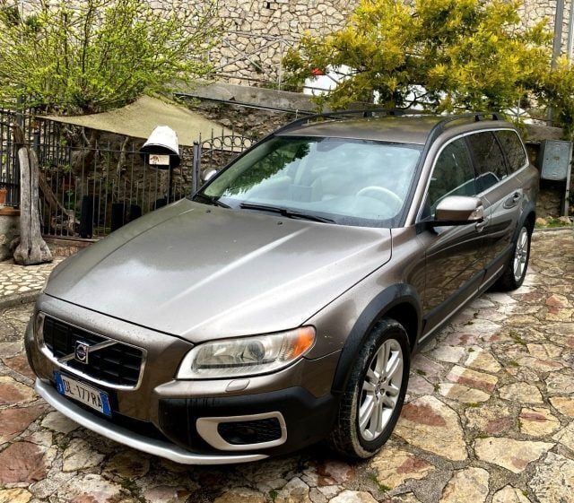 Usata Volvo XC70 Kinetic 185 CV (136 kW) 2007 Oro SUV