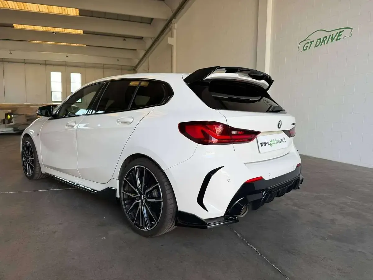 Usata BMW M135 M Sport 306 CV (225 kW) 2021 Bianco pastello Utilitaria