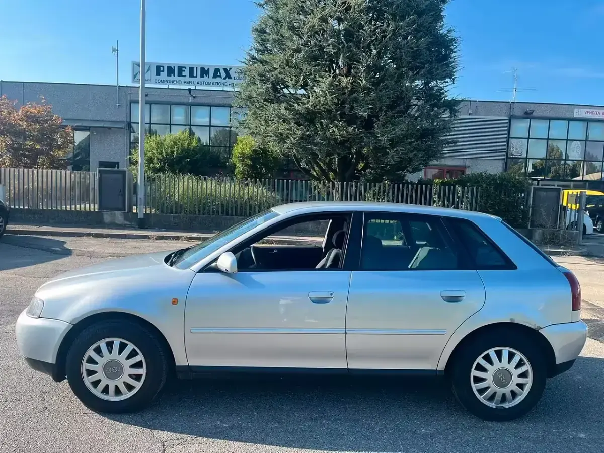 Usata Audi A3 Ambiente 125 CV (91 kW) 2000 Argento Utilitaria